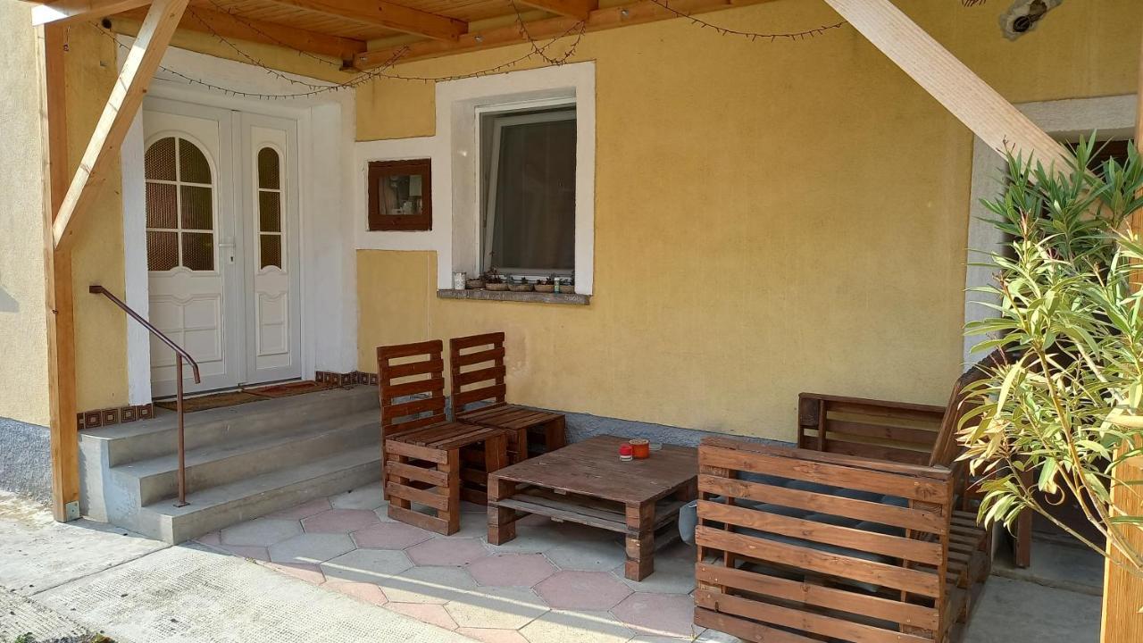 Kucko Apartman Badacsonytördemic Екстериор снимка